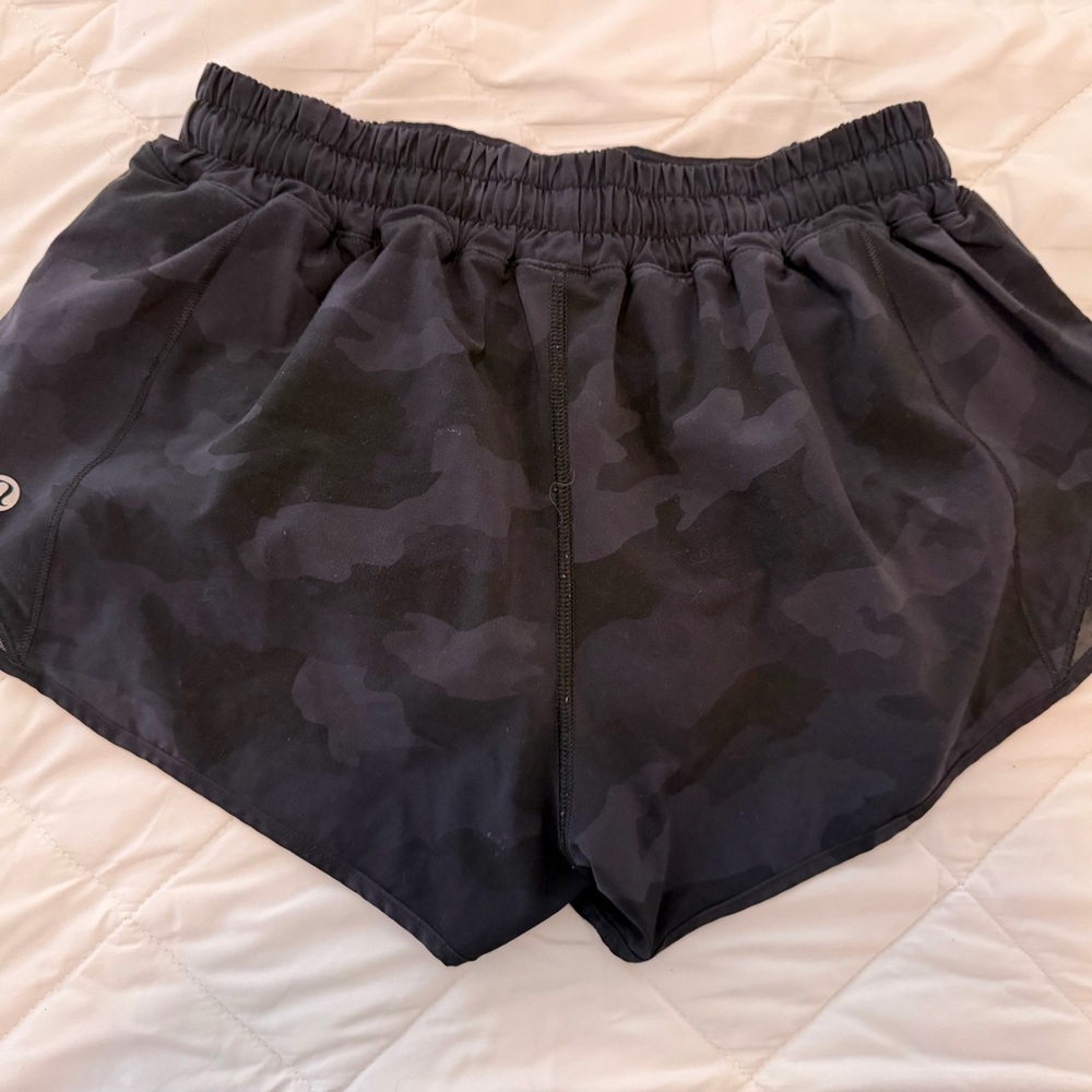 lululemon camo hotty hot shorts 2.5 inch